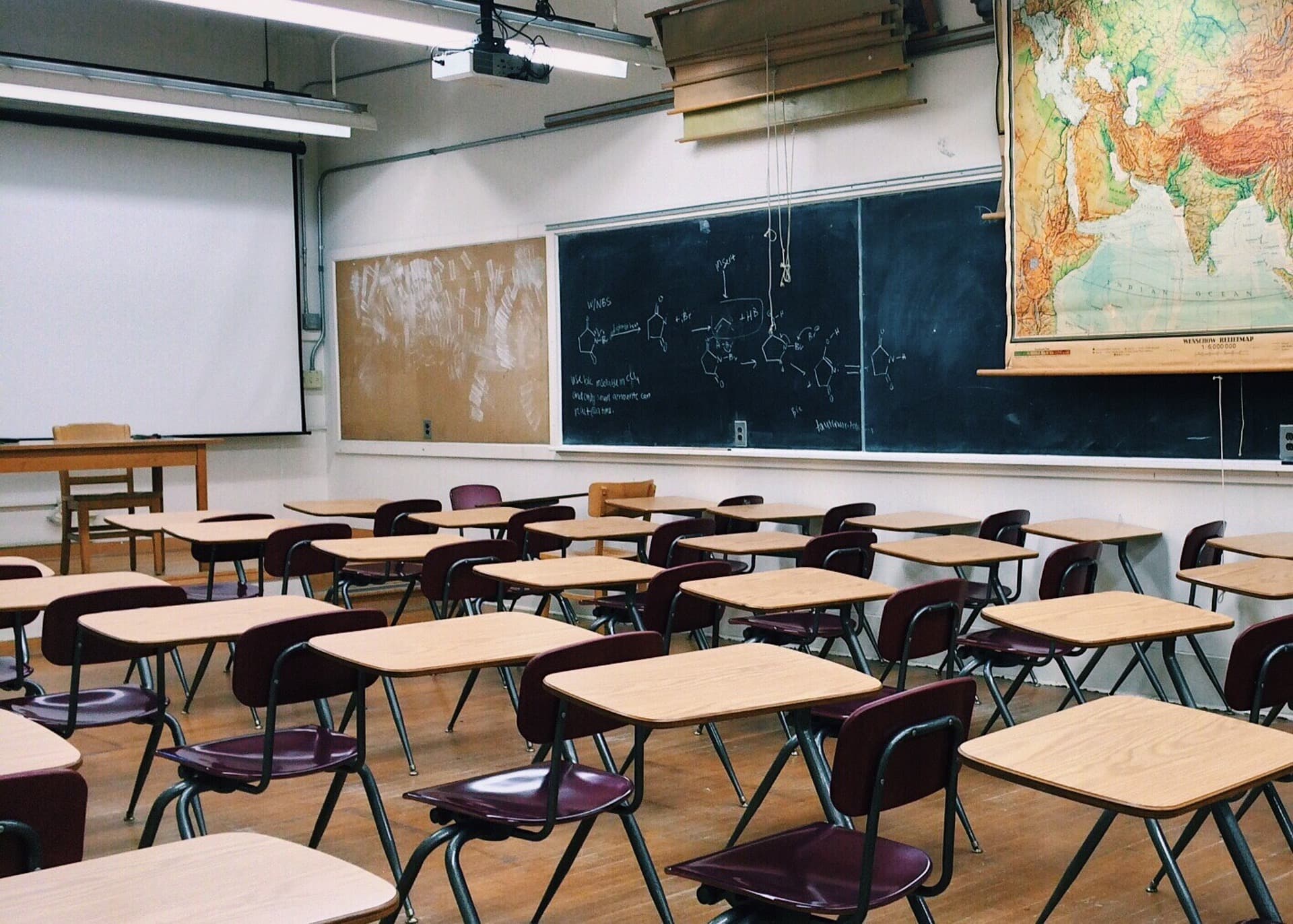 Instituições Financeiras e Ensino